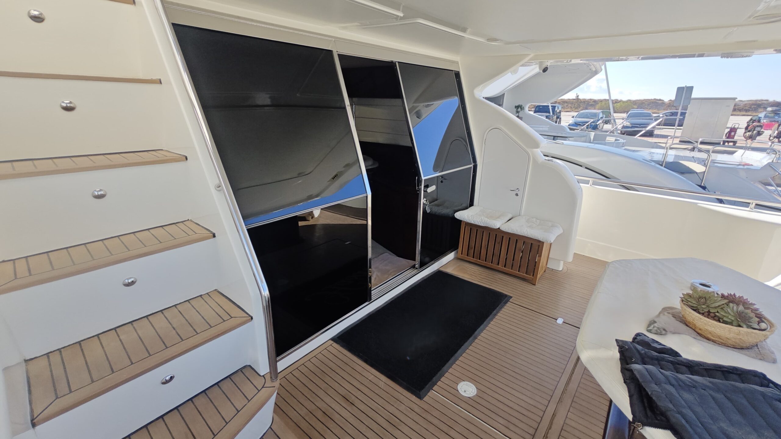 Ferretti 720