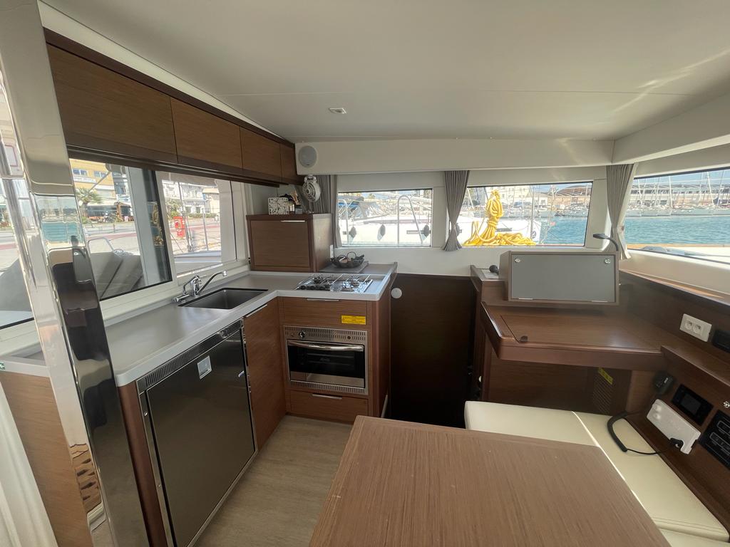 Nina (A/C, Gen 10KWA, watermaker, electric winch)