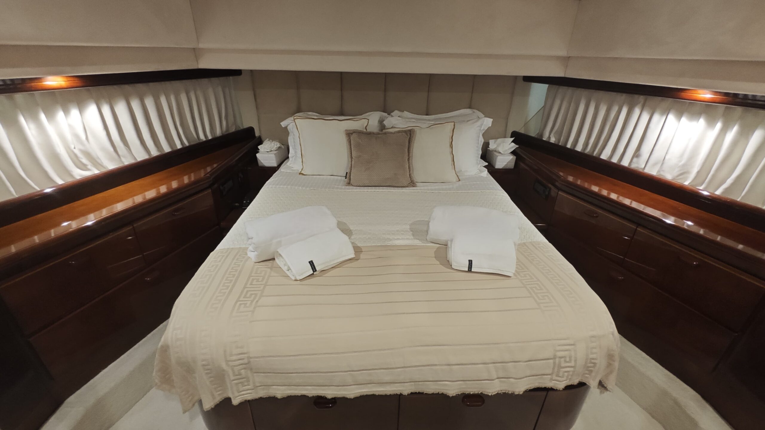 Ferretti 720