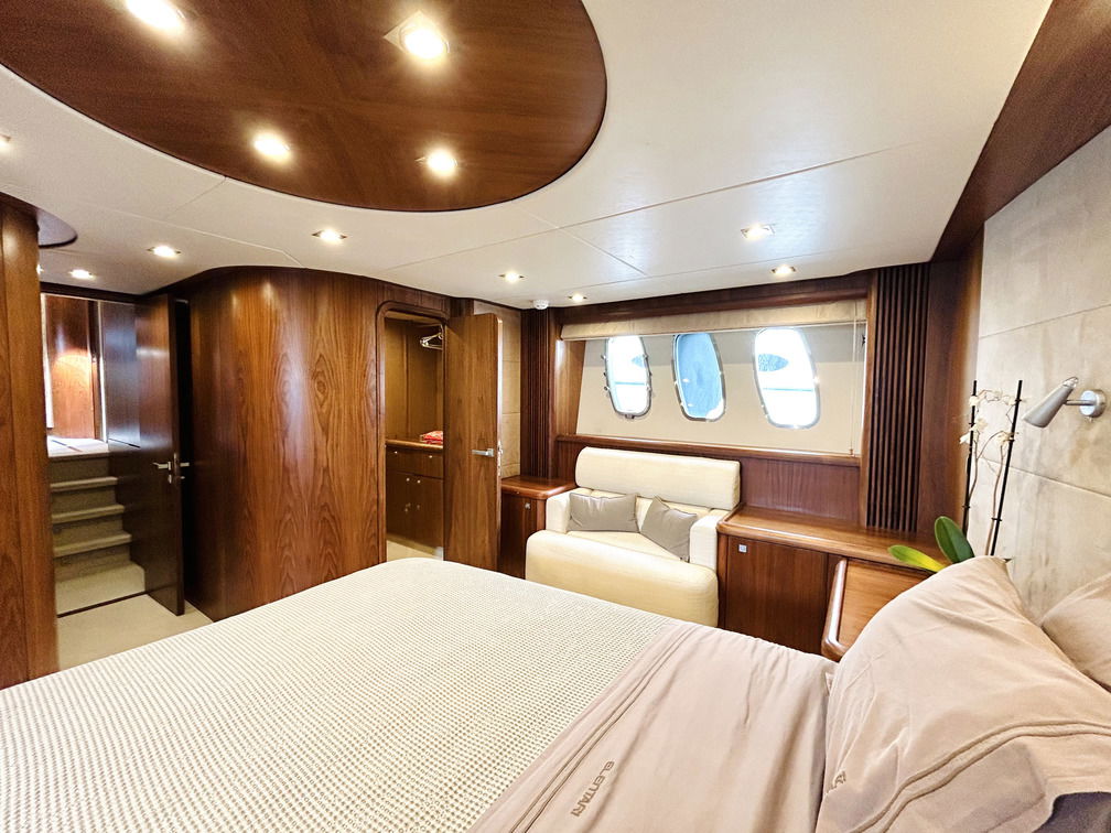 Sunseeker Predator 72