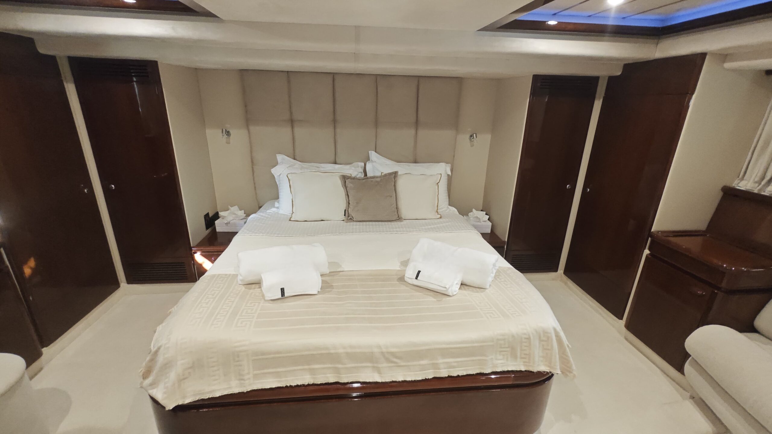 Ferretti 720