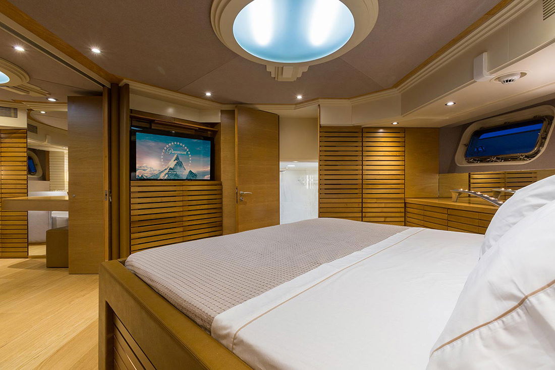 Devonport Custom 42m