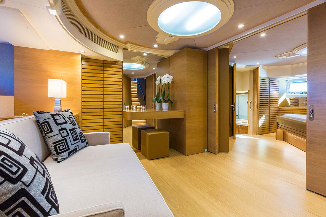 Devonport Custom 42m