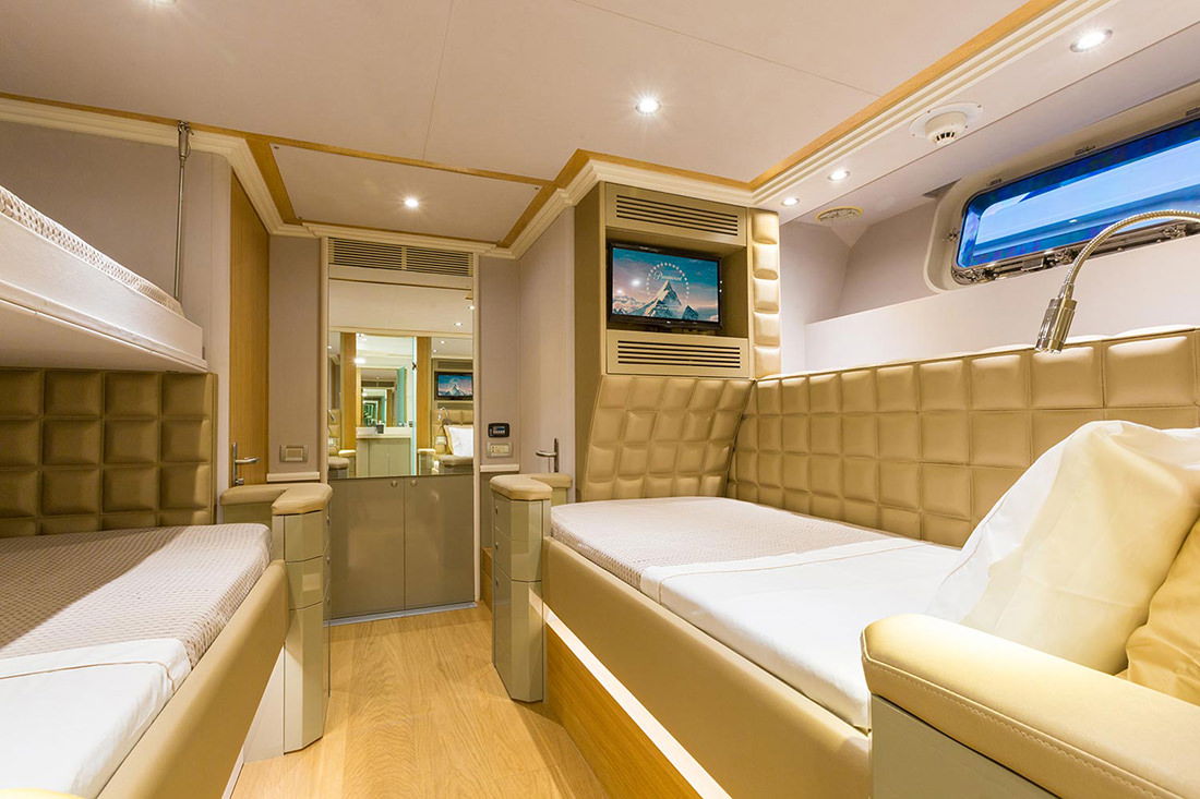 Devonport Custom 42m