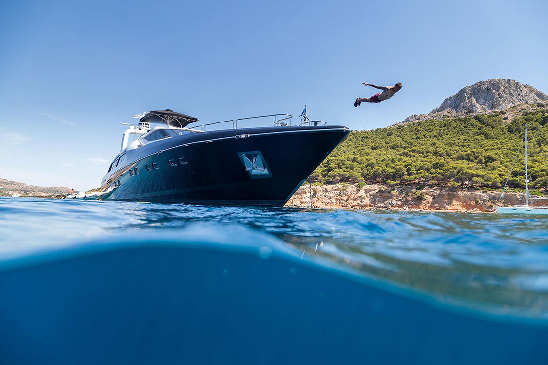 Devonport Custom 42m