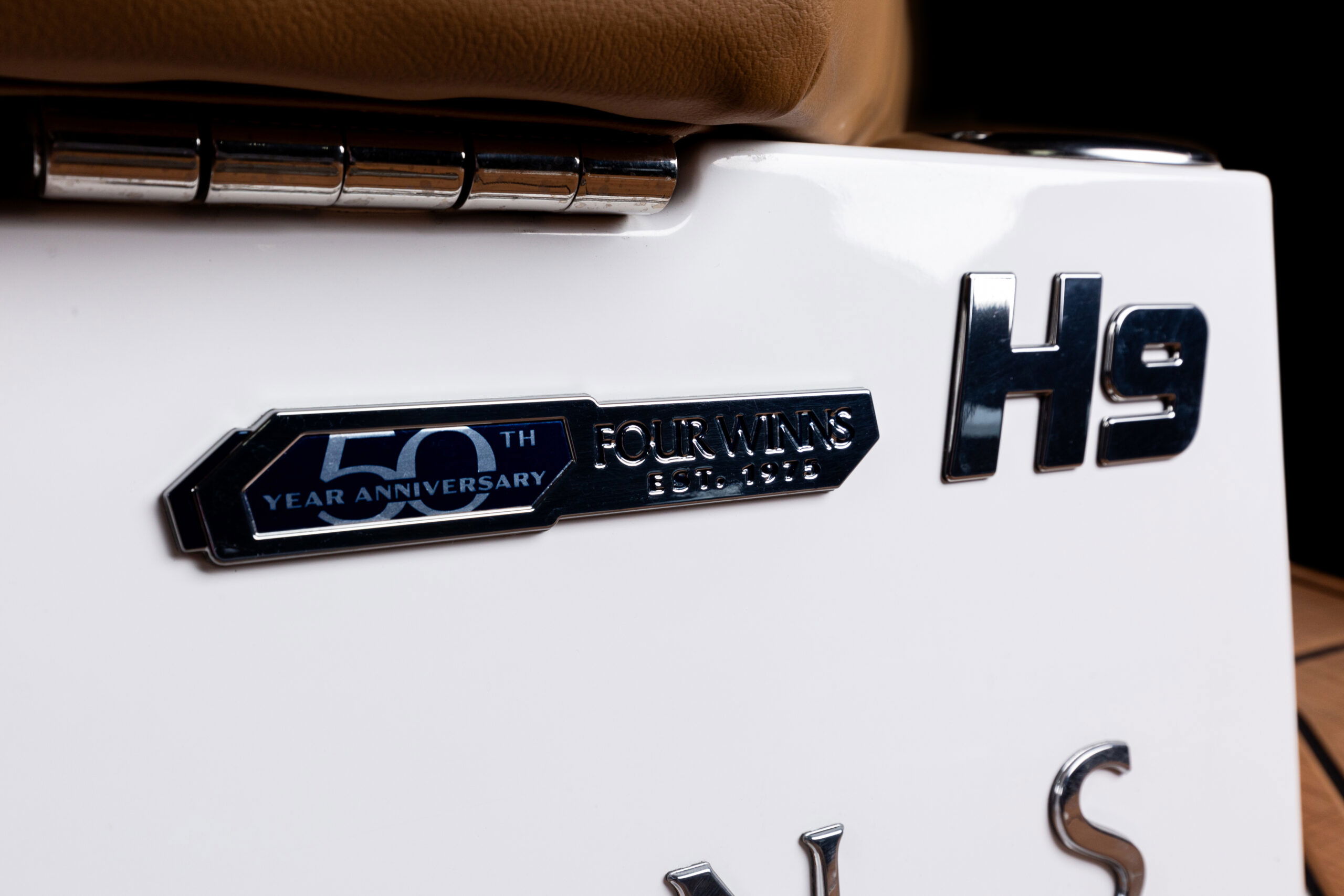 Four Winns H9