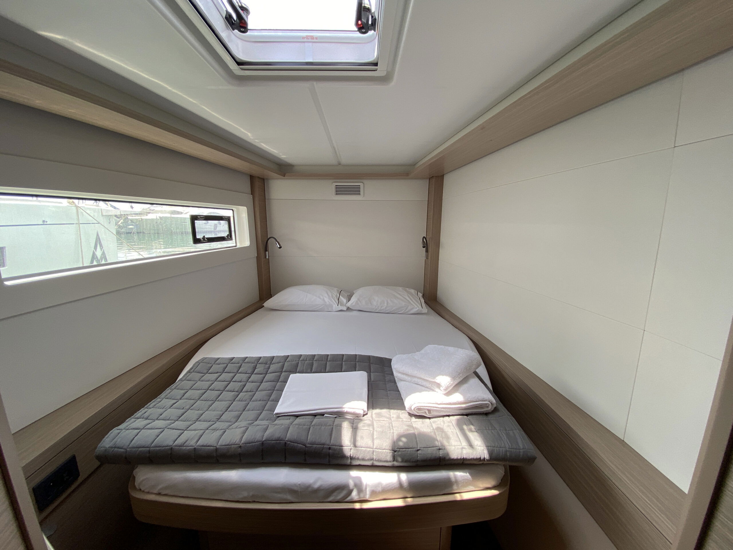 MOONDANCE (A/C , generator,watermaker) Skippered Only