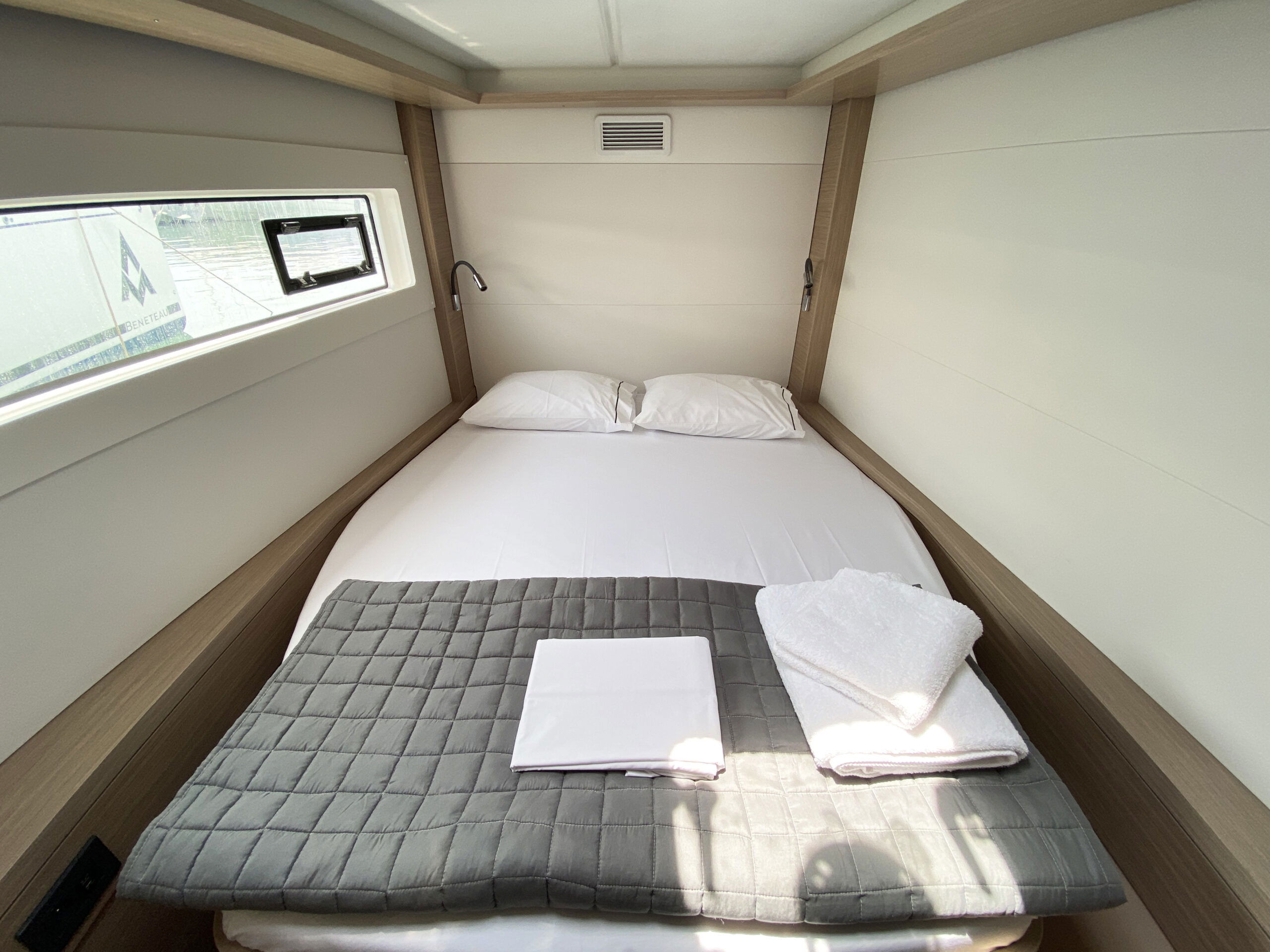 MOONDANCE (A/C , generator,watermaker) Skippered Only