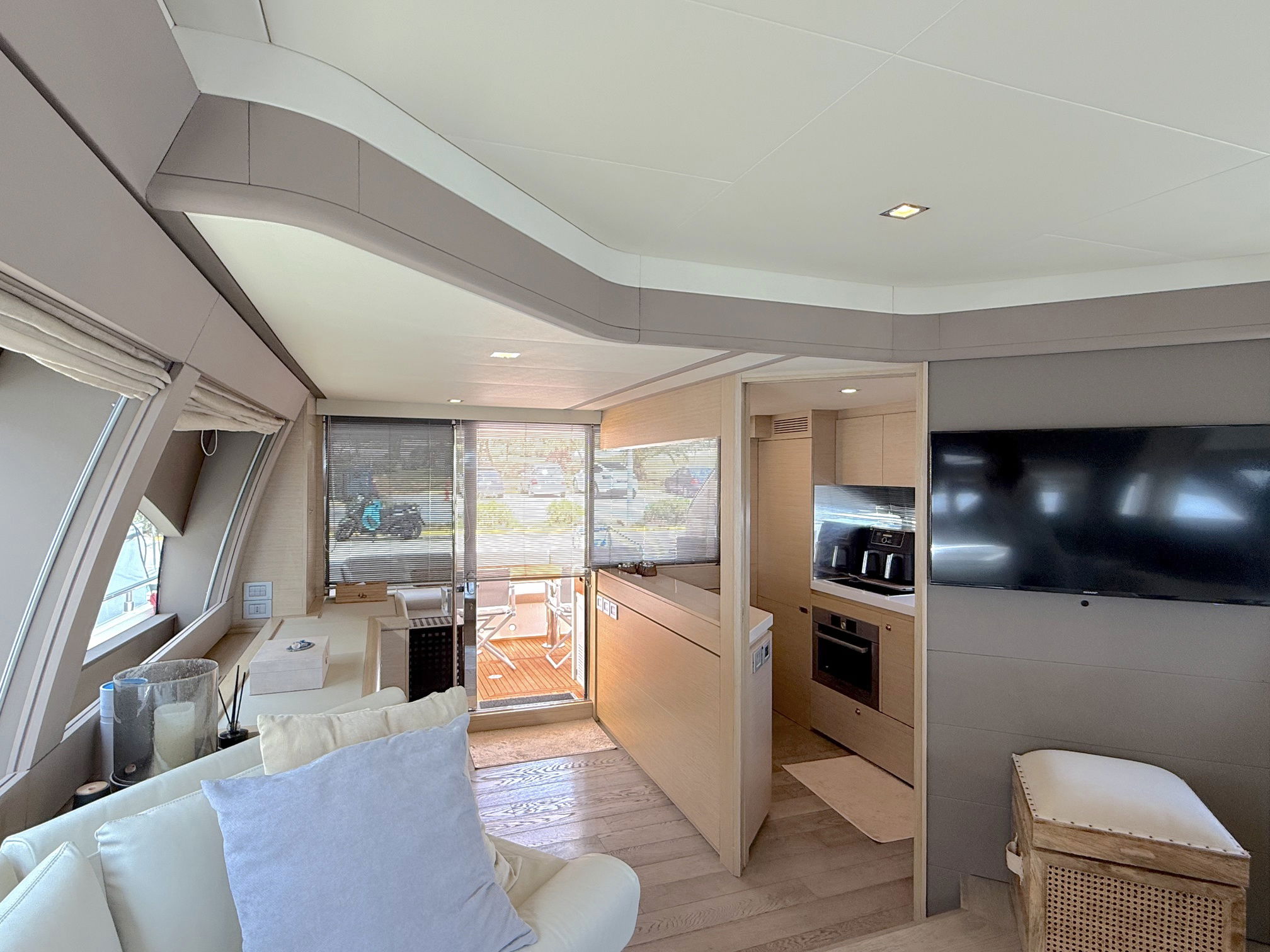 Ferretti 690