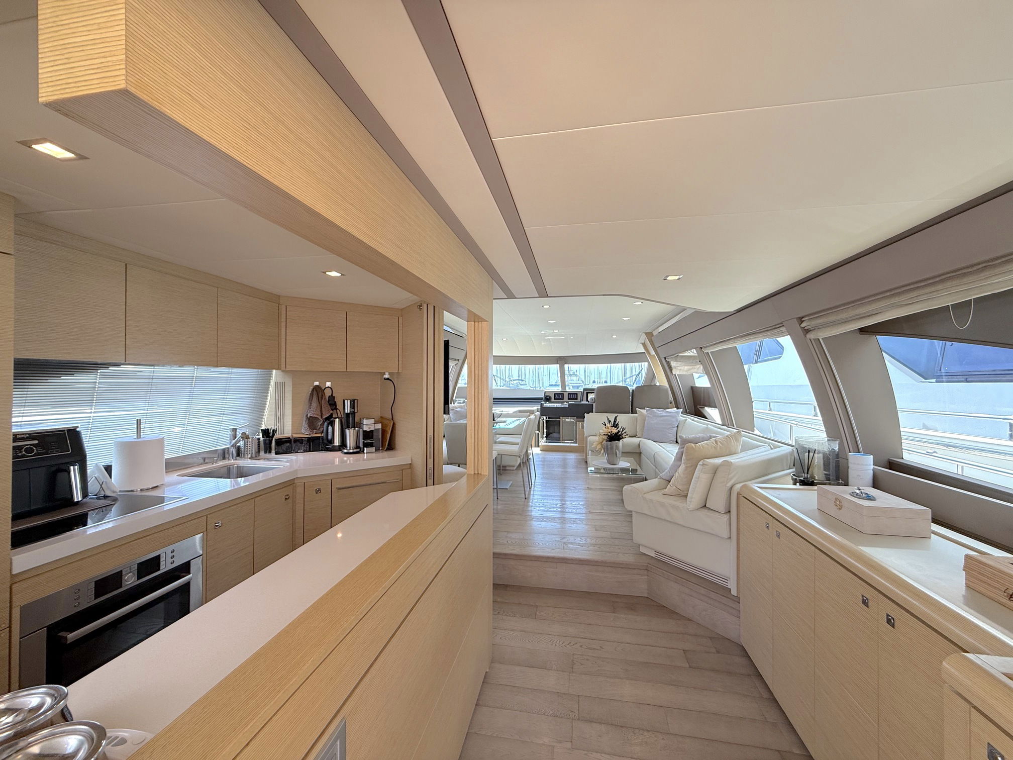Ferretti 690