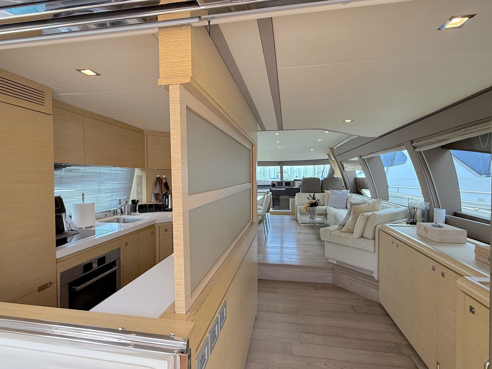 Ferretti 690