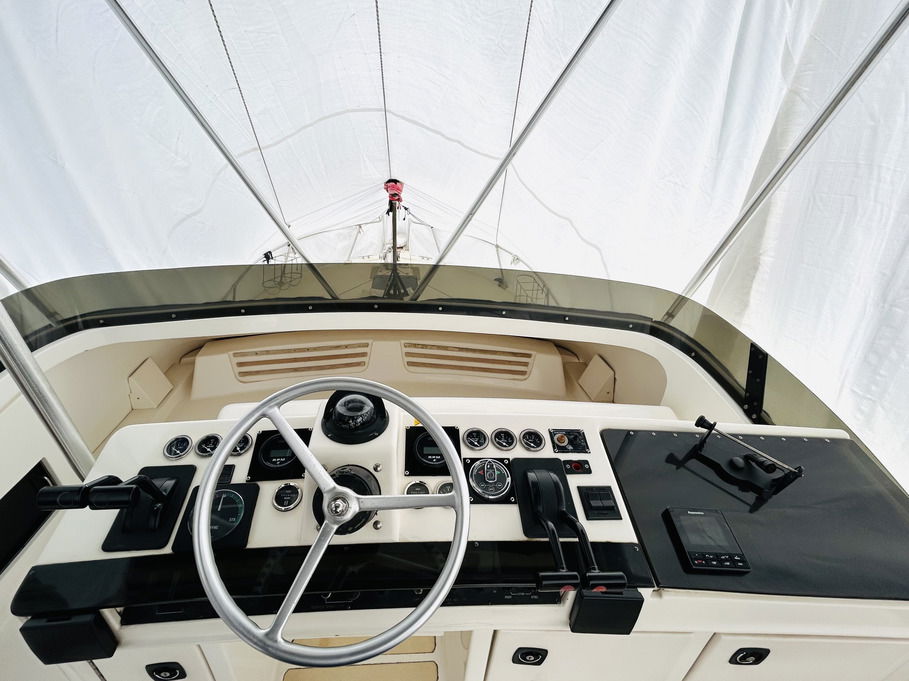 Luhrs 32