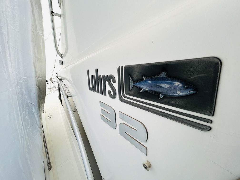 Luhrs 32