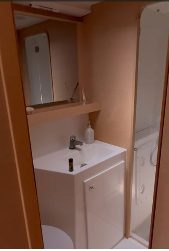 ALBERTINA  2025 refit – A/C  , Generator , Solar , Electric winch, remote control gangway