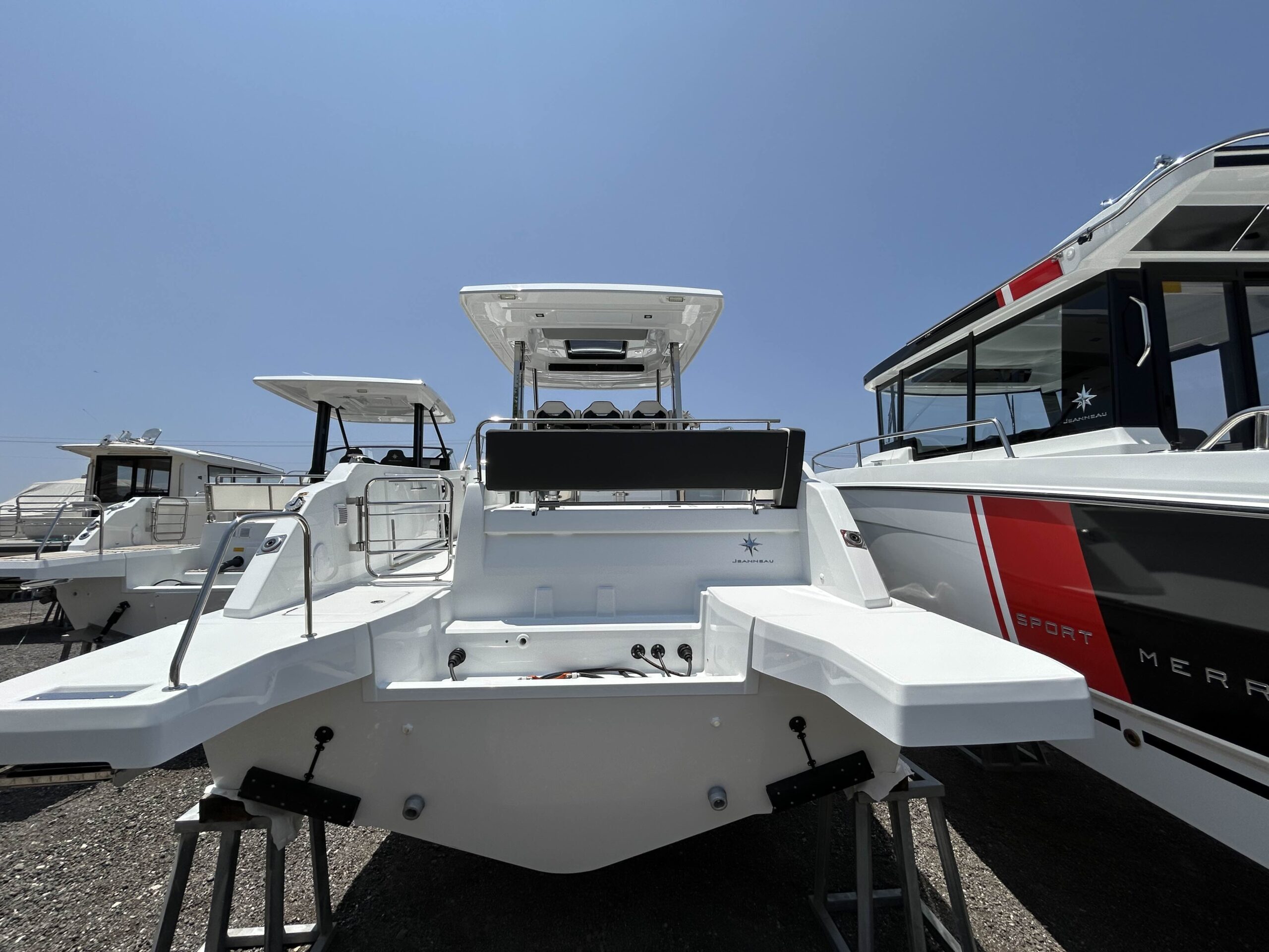 Jeanneau Cap Camarat 10.5 Walk Around Serie 2