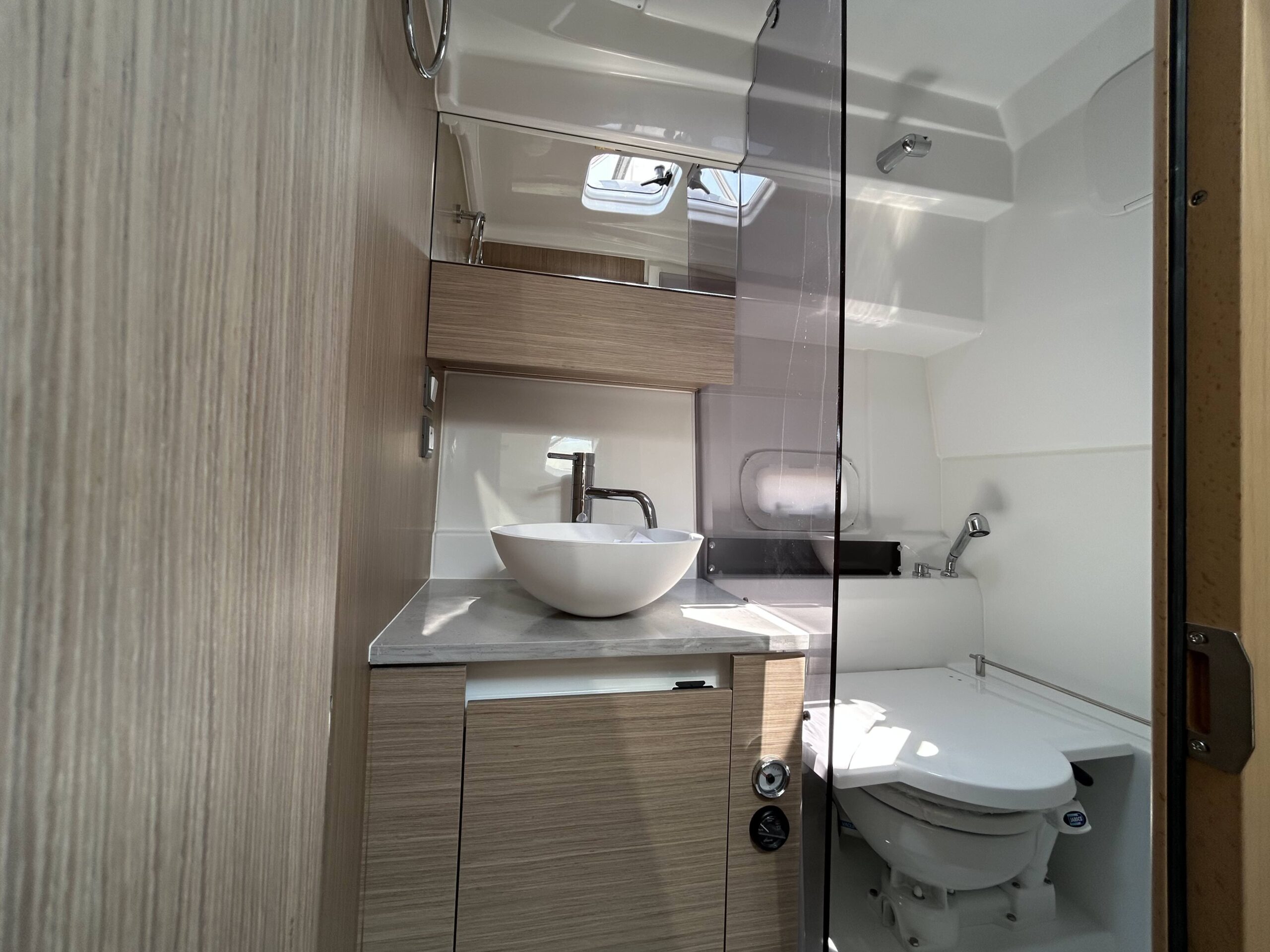 Jeanneau Cap Camarat 10.5 Walk Around Serie 2