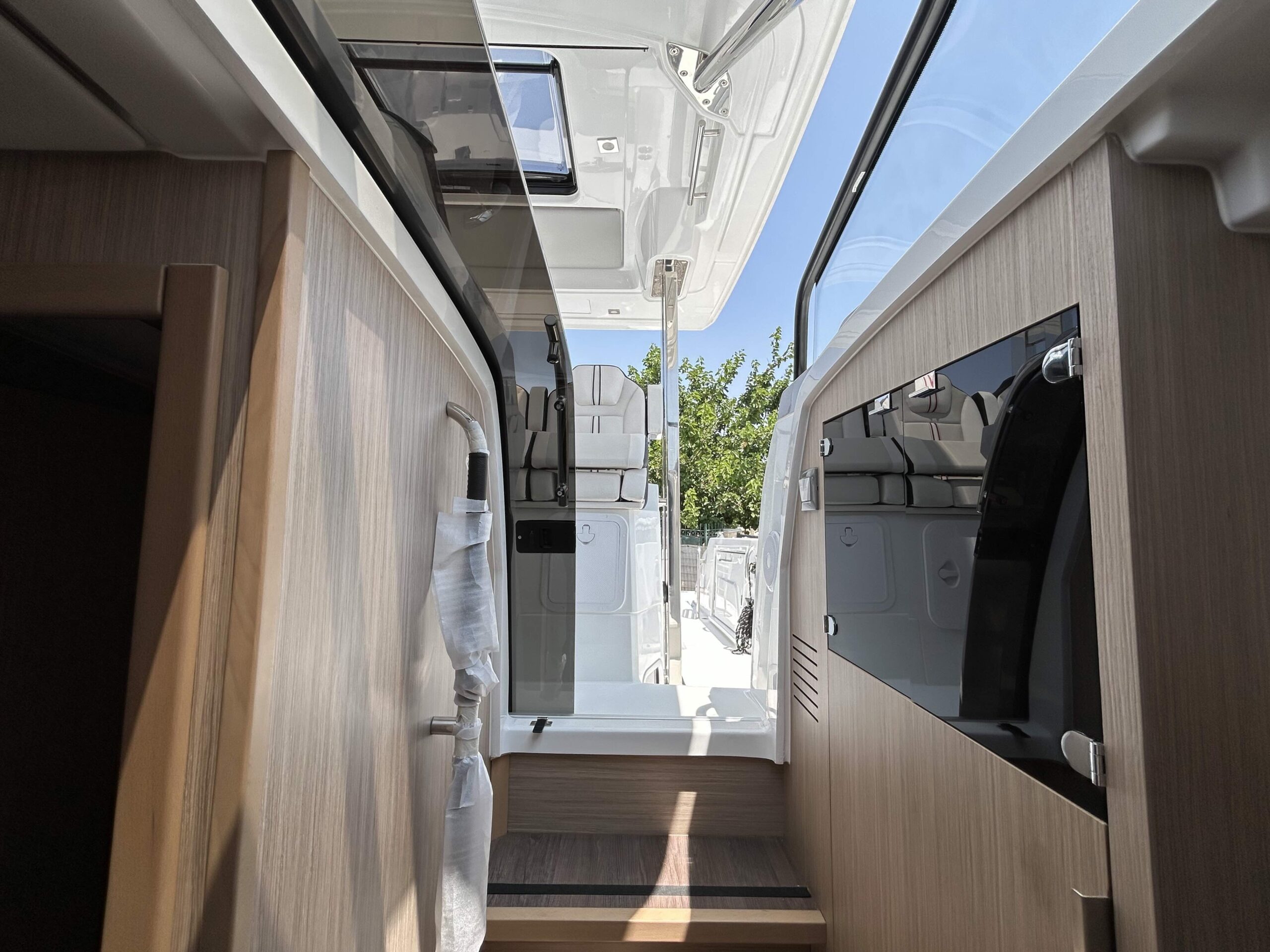 Jeanneau Cap Camarat 10.5 Walk Around Serie 2