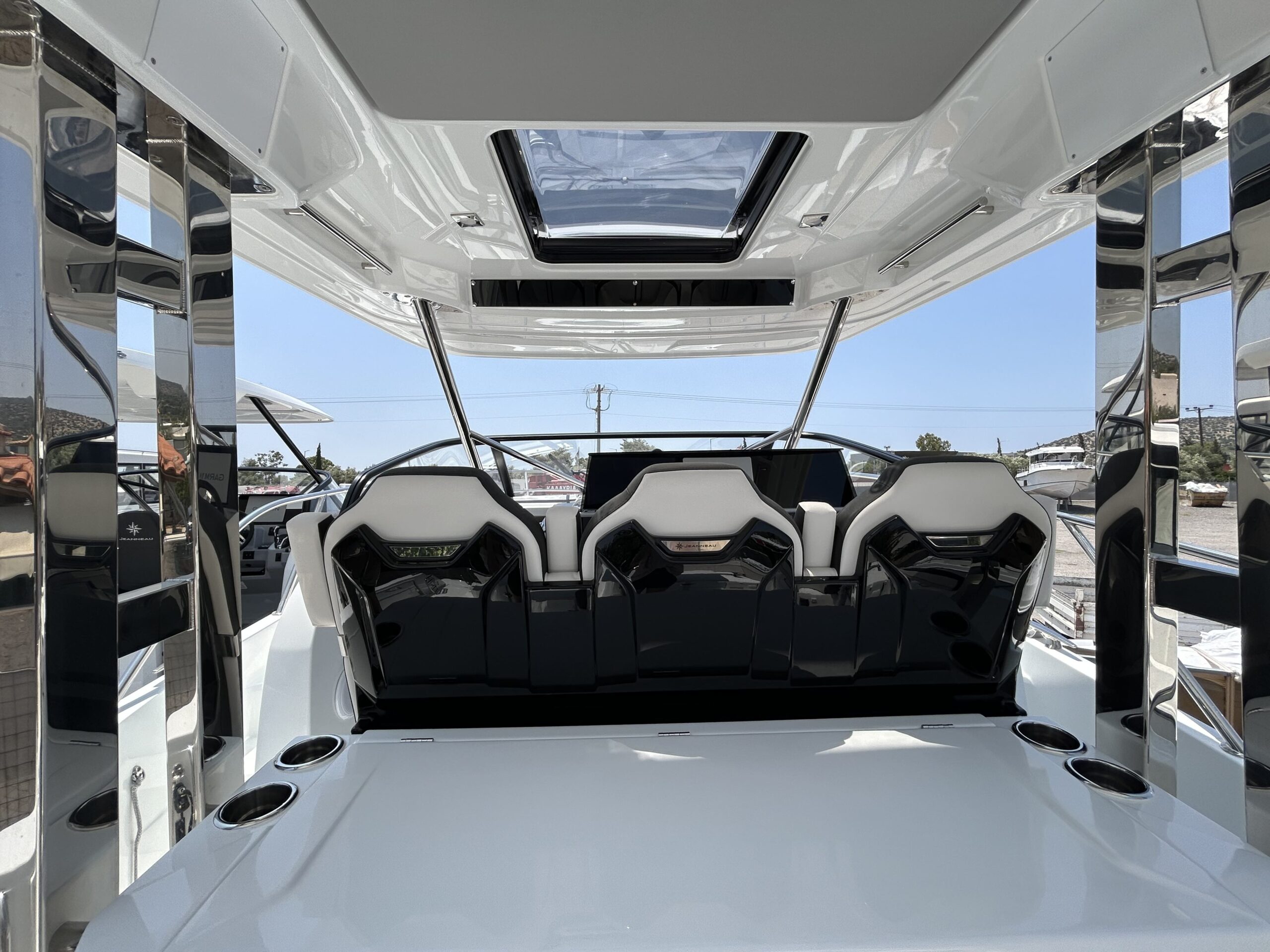 Jeanneau Cap Camarat 10.5 Walk Around Serie 2