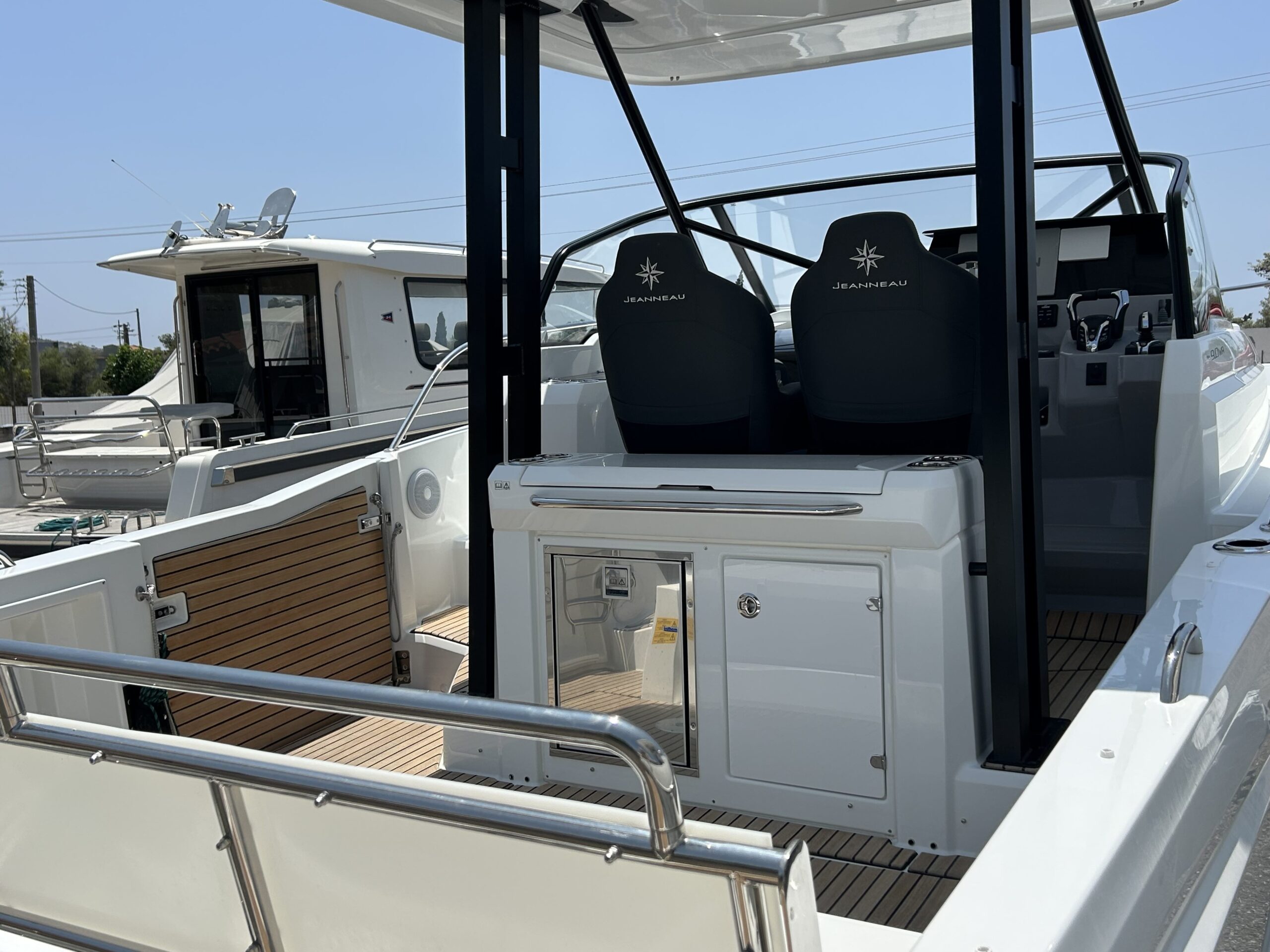 Jeanneau Cap Camarat 9.0 Walk Around Serie 2