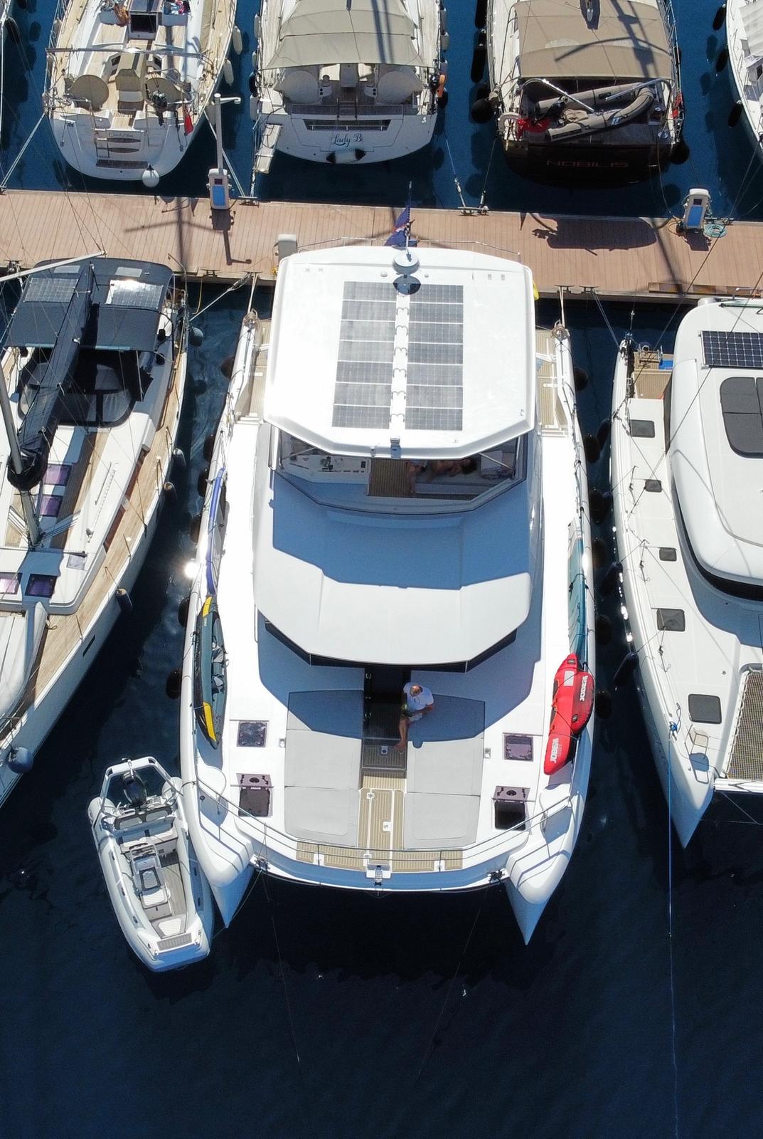 Leopard 53 Power Cat