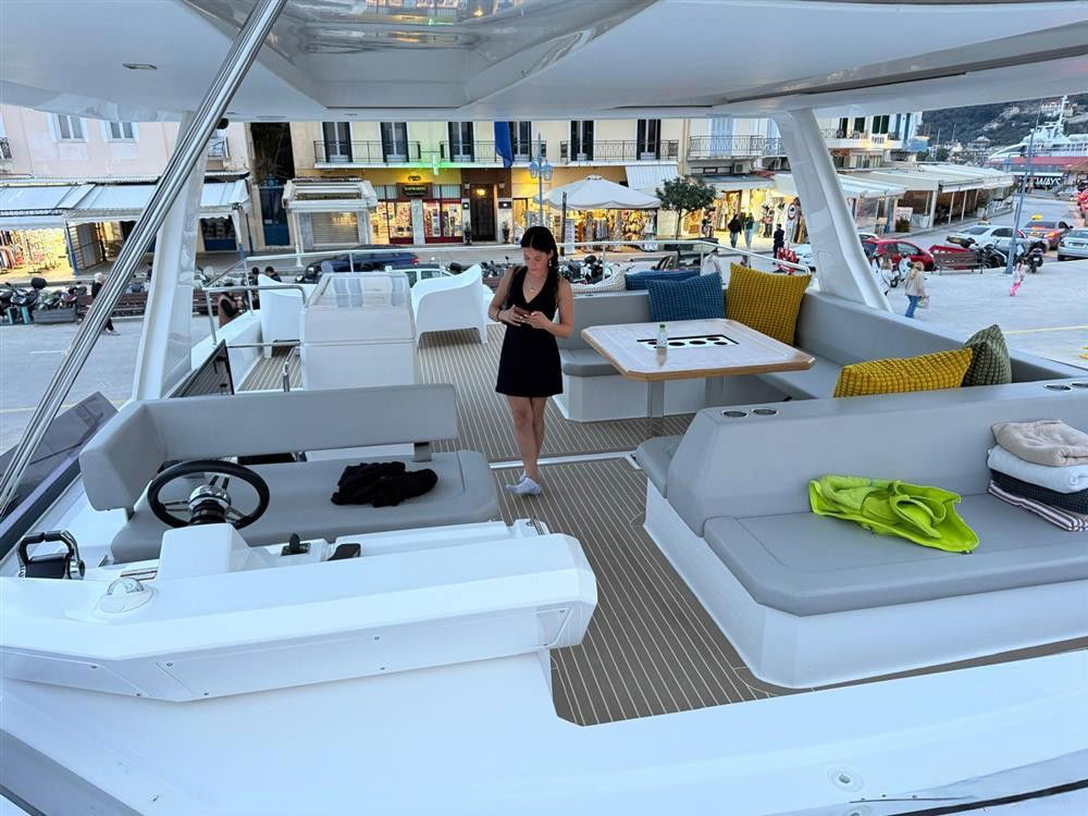 Leopard 53 Power Cat