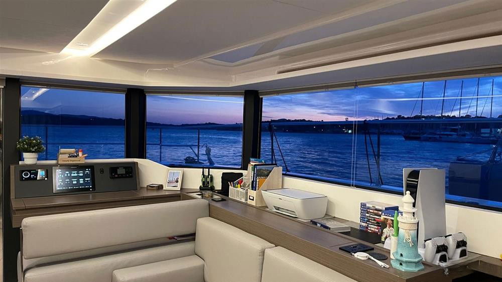 Leopard 53 Power Cat