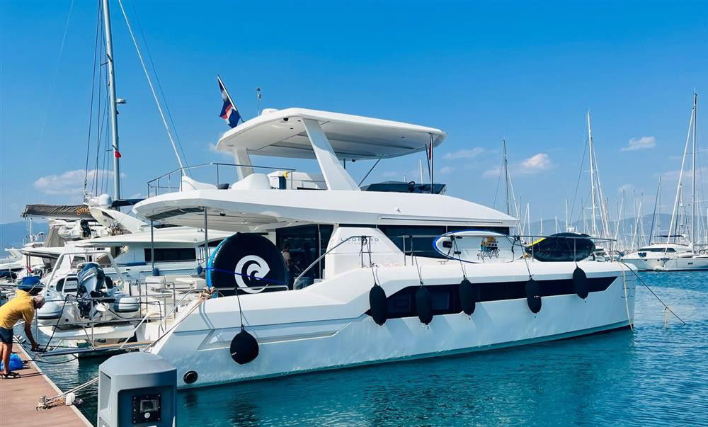 Leopard 53 Power Cat