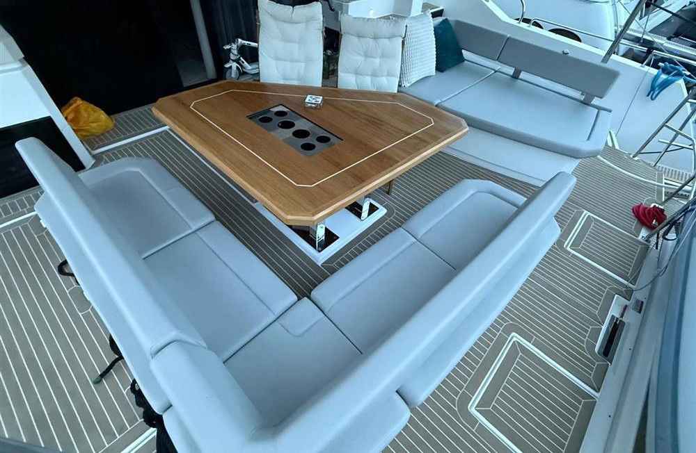 Leopard 53 Power Cat