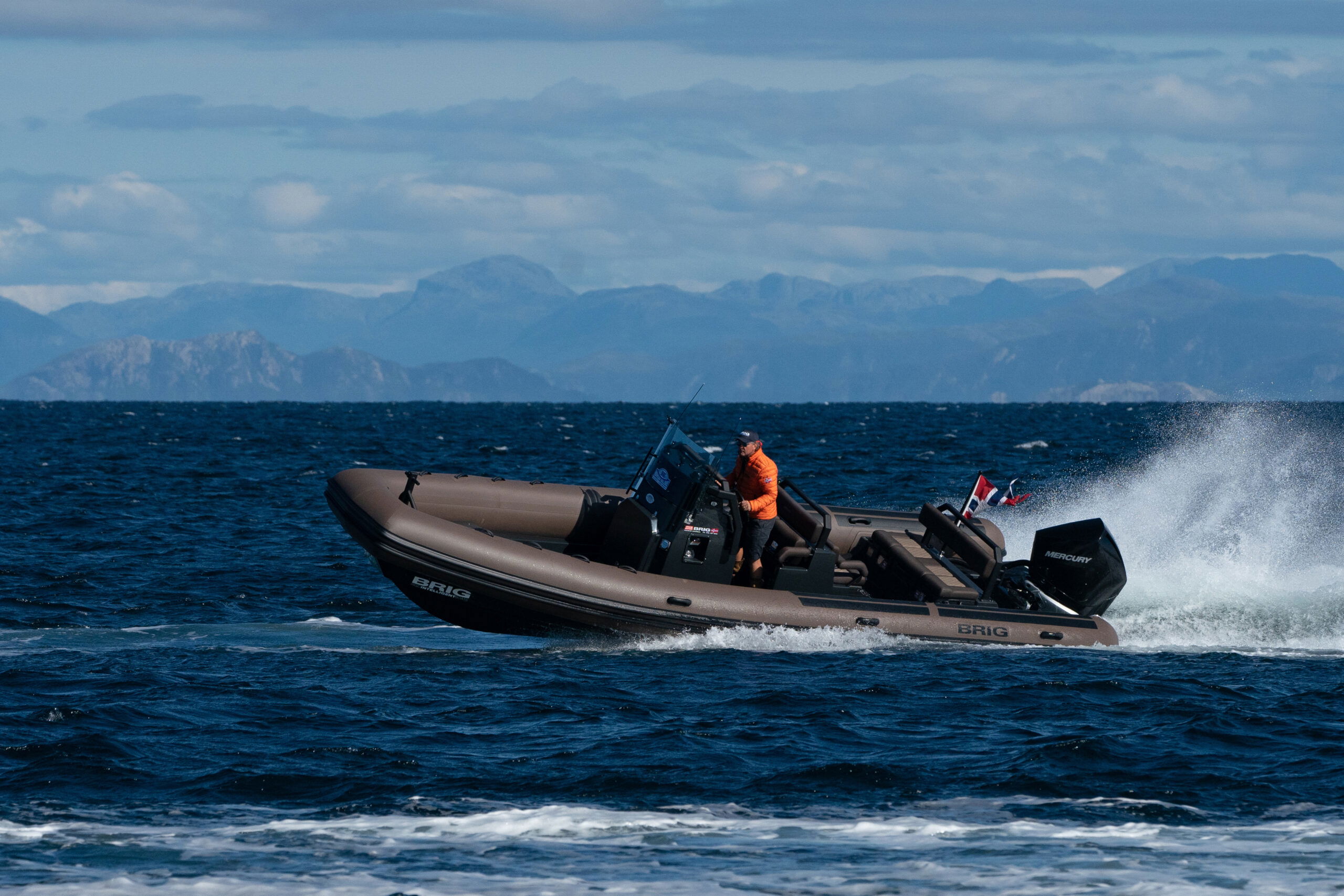 Brig Navigator 26