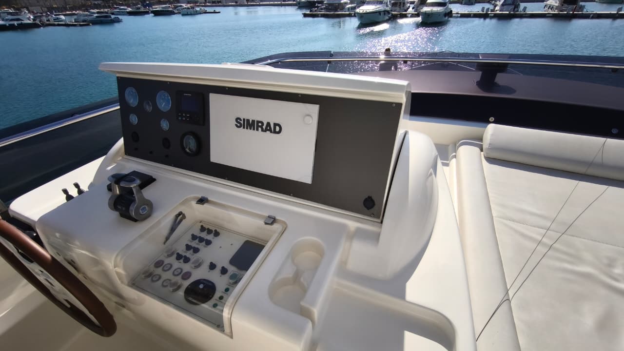 Ferretti 800
