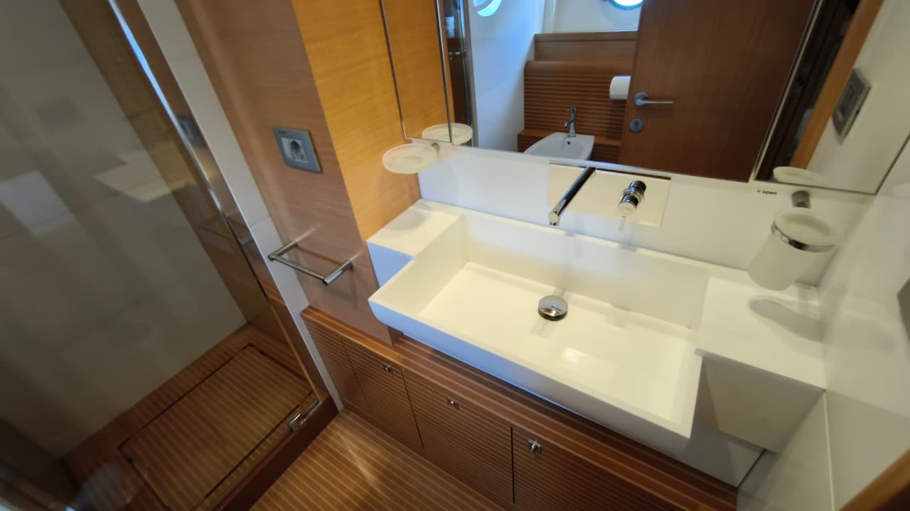Ferretti 800