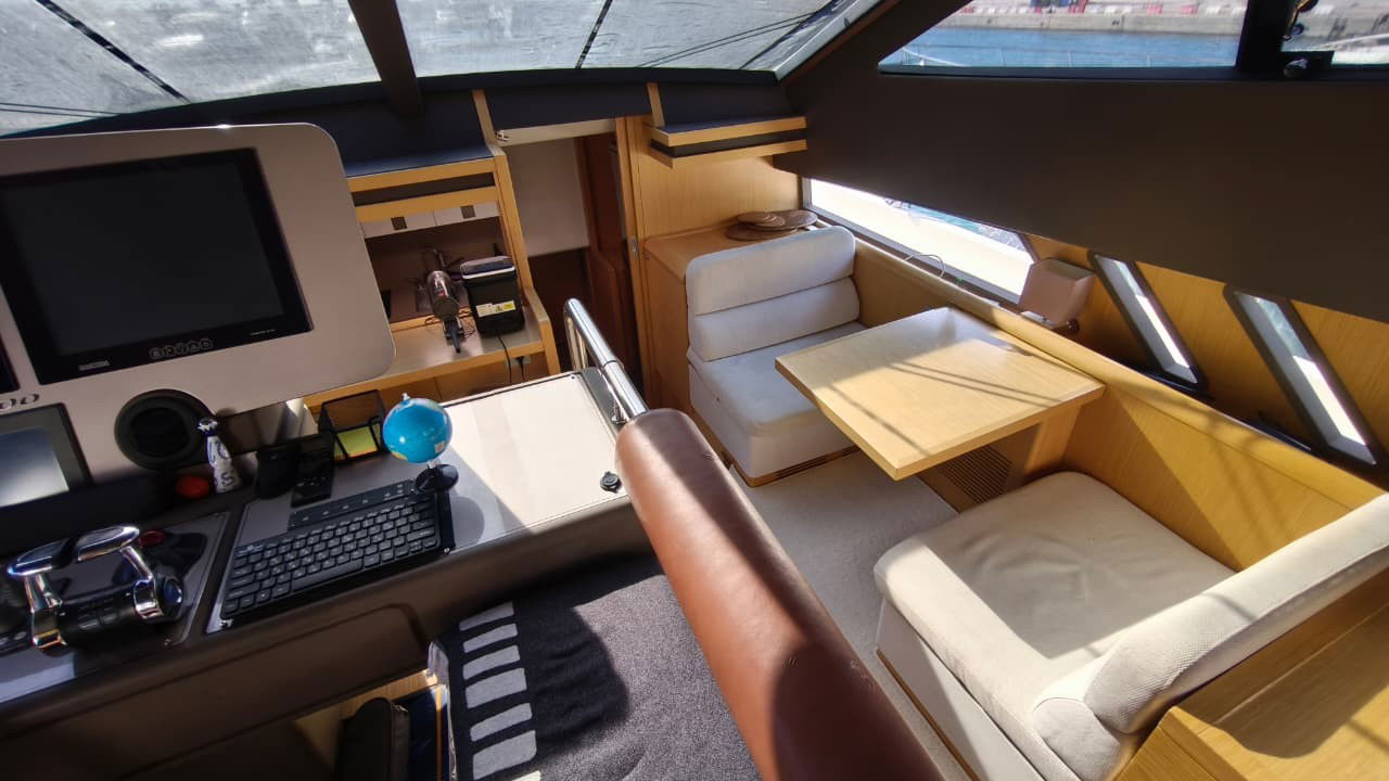 Ferretti 800
