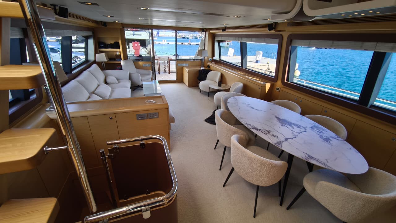 Ferretti 800