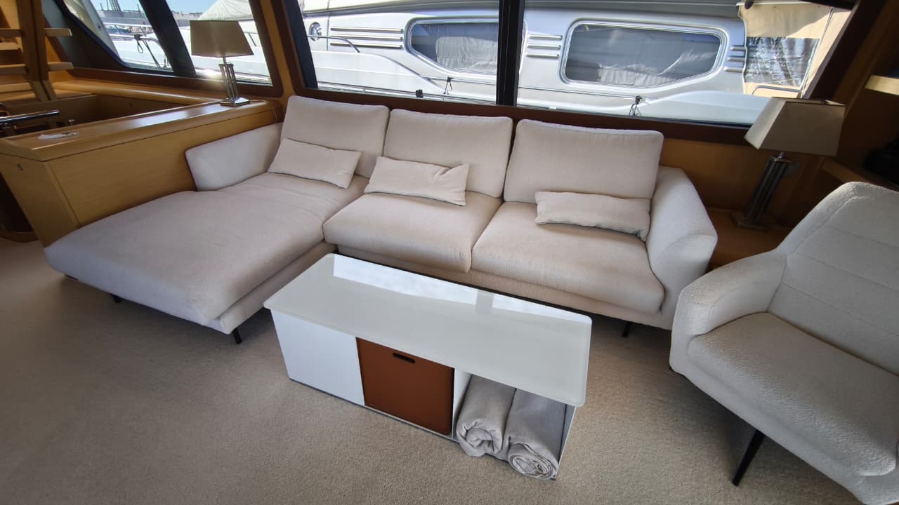 Ferretti 800