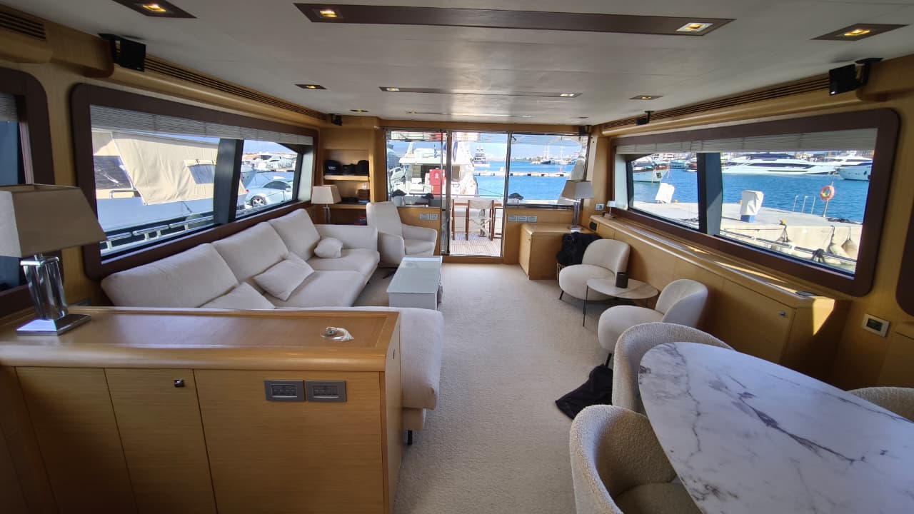 Ferretti 800