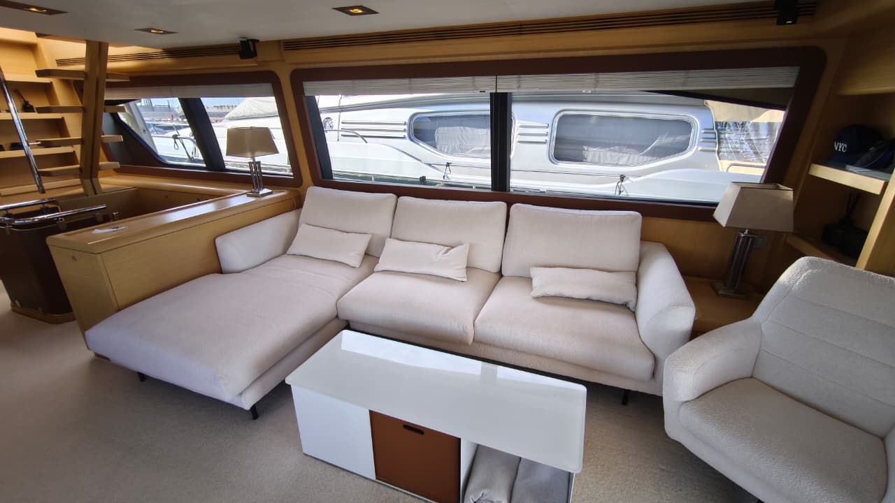 Ferretti 800