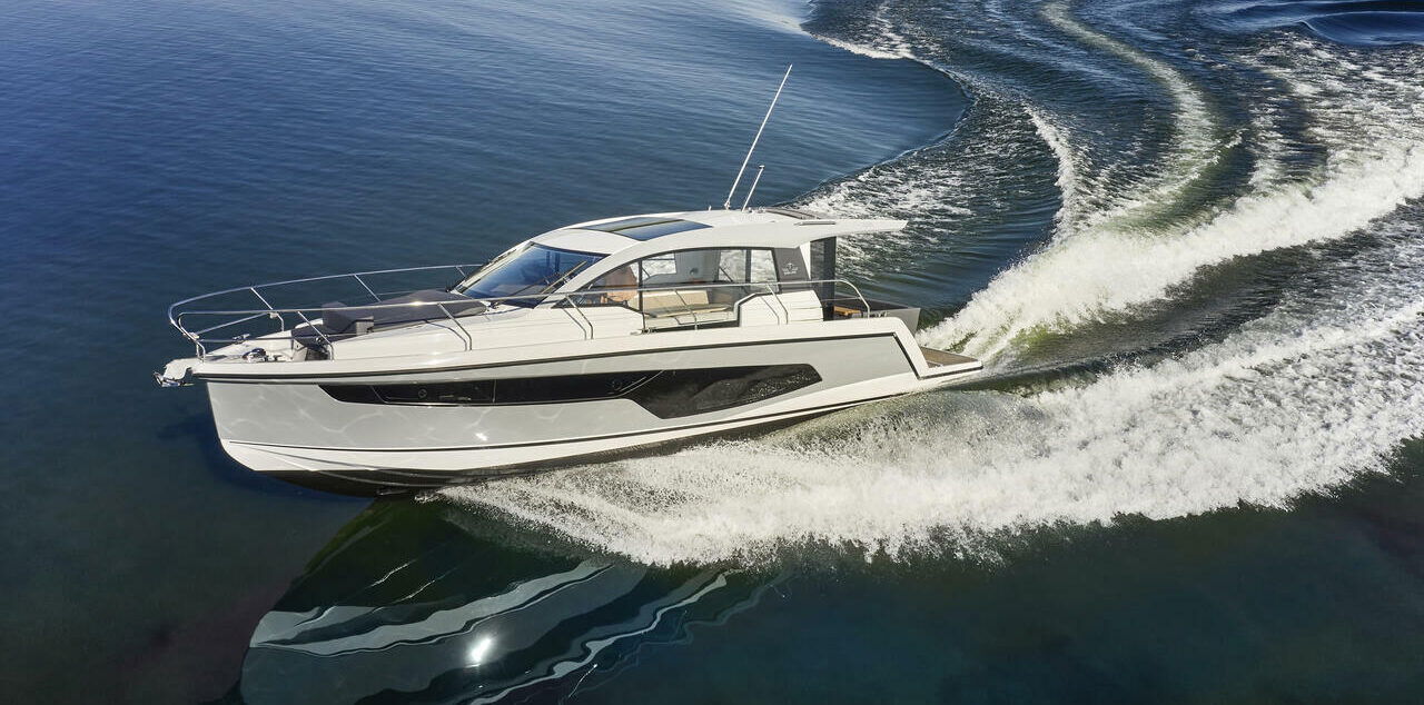 Sealine C335
