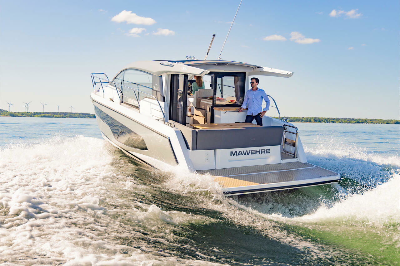 Sealine C335