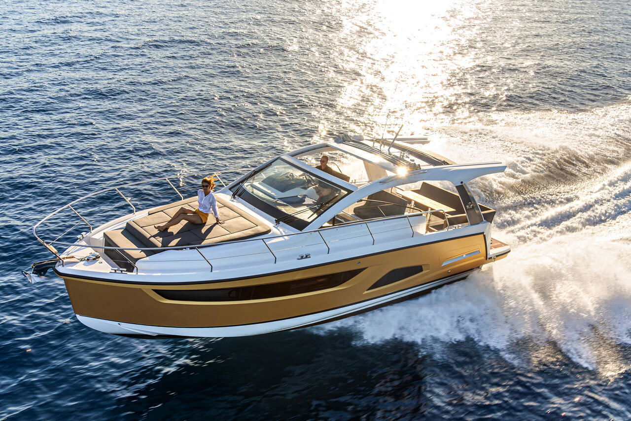 Sealine S390