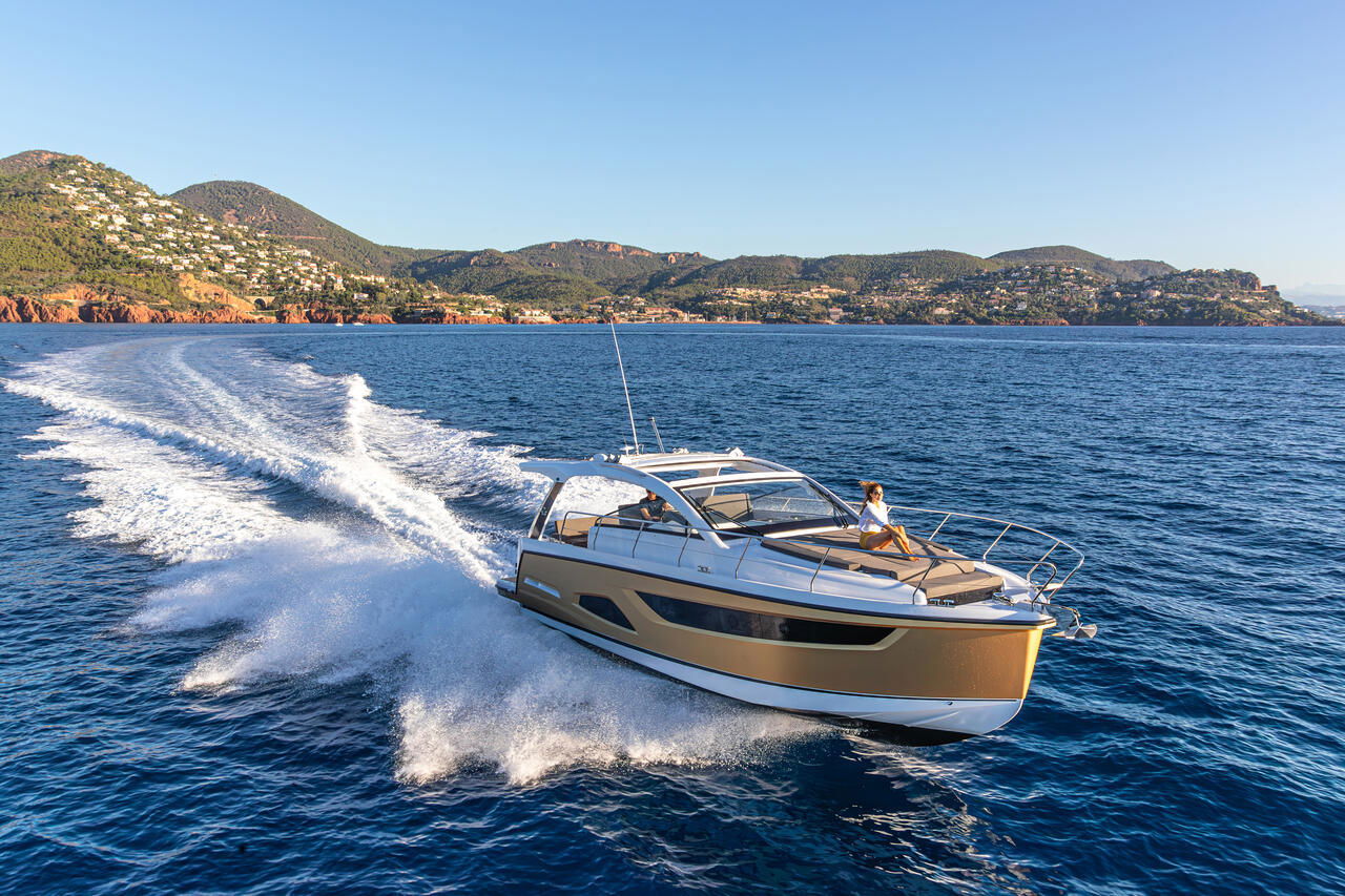 Sealine S390