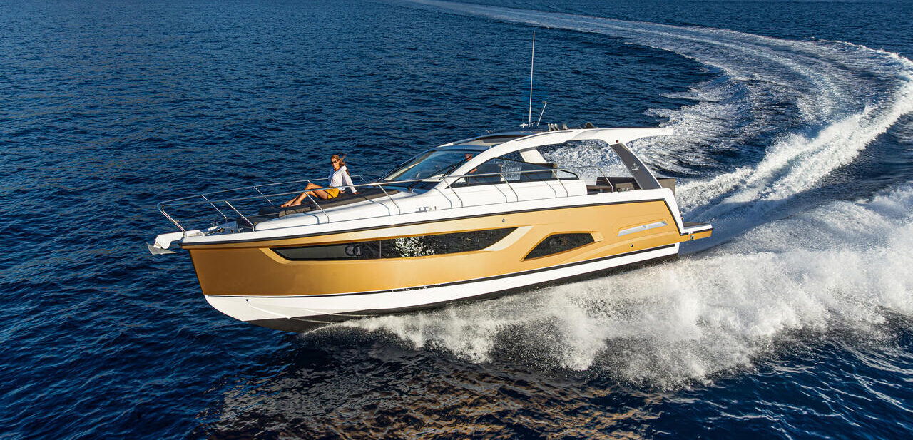 Sealine S335