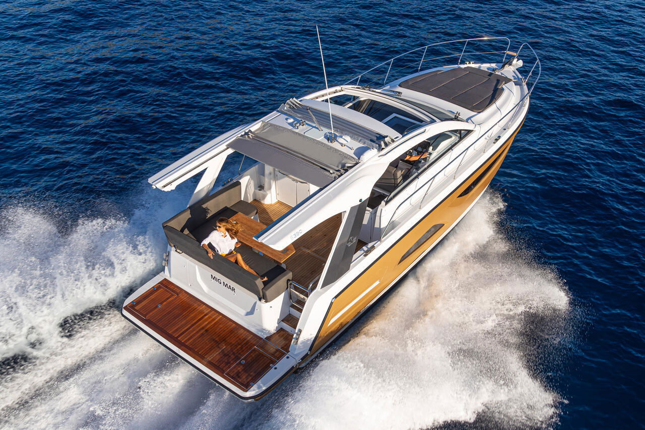 Sealine S390