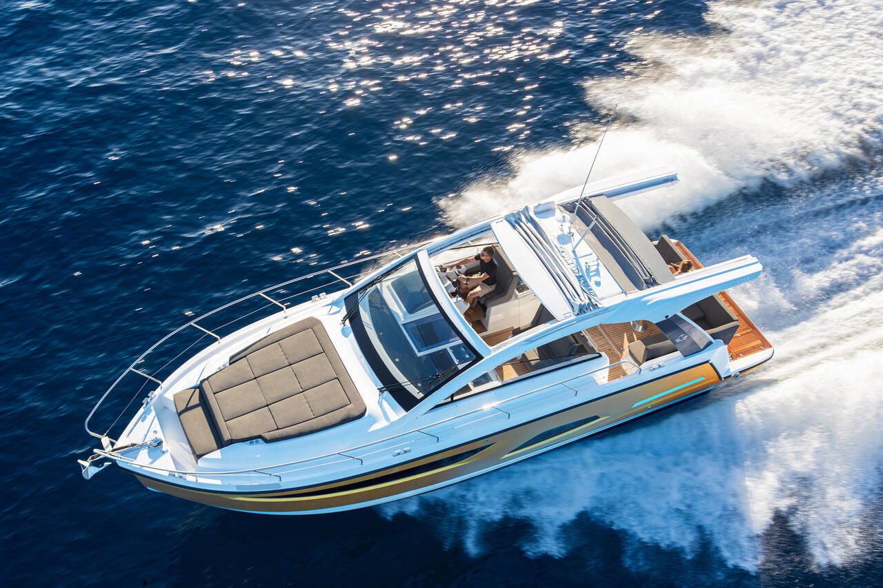 Sealine S390