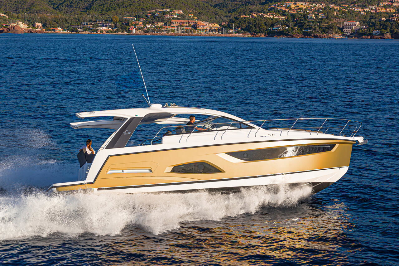 Sealine S390