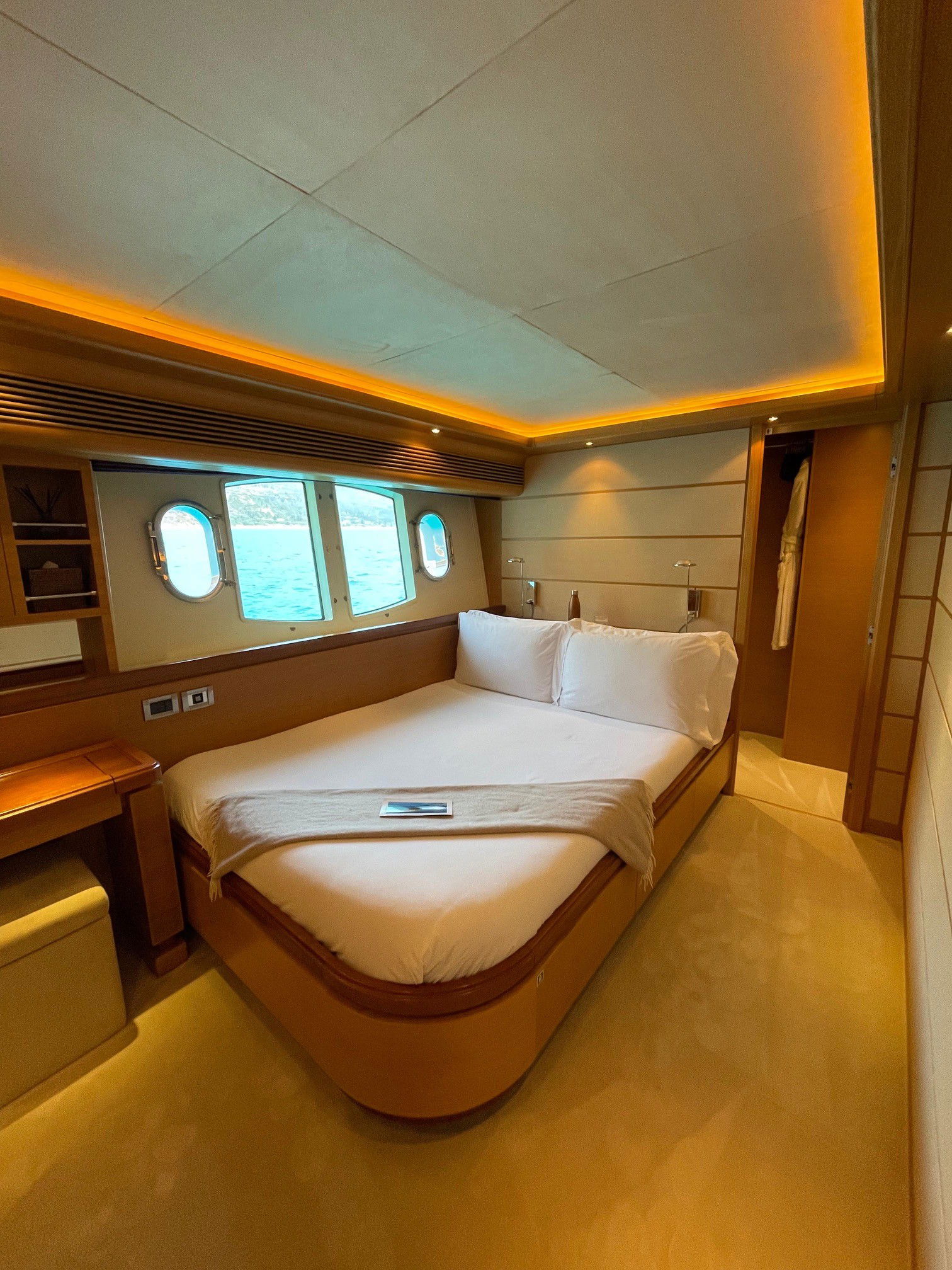 Ferretti Custom Line 97