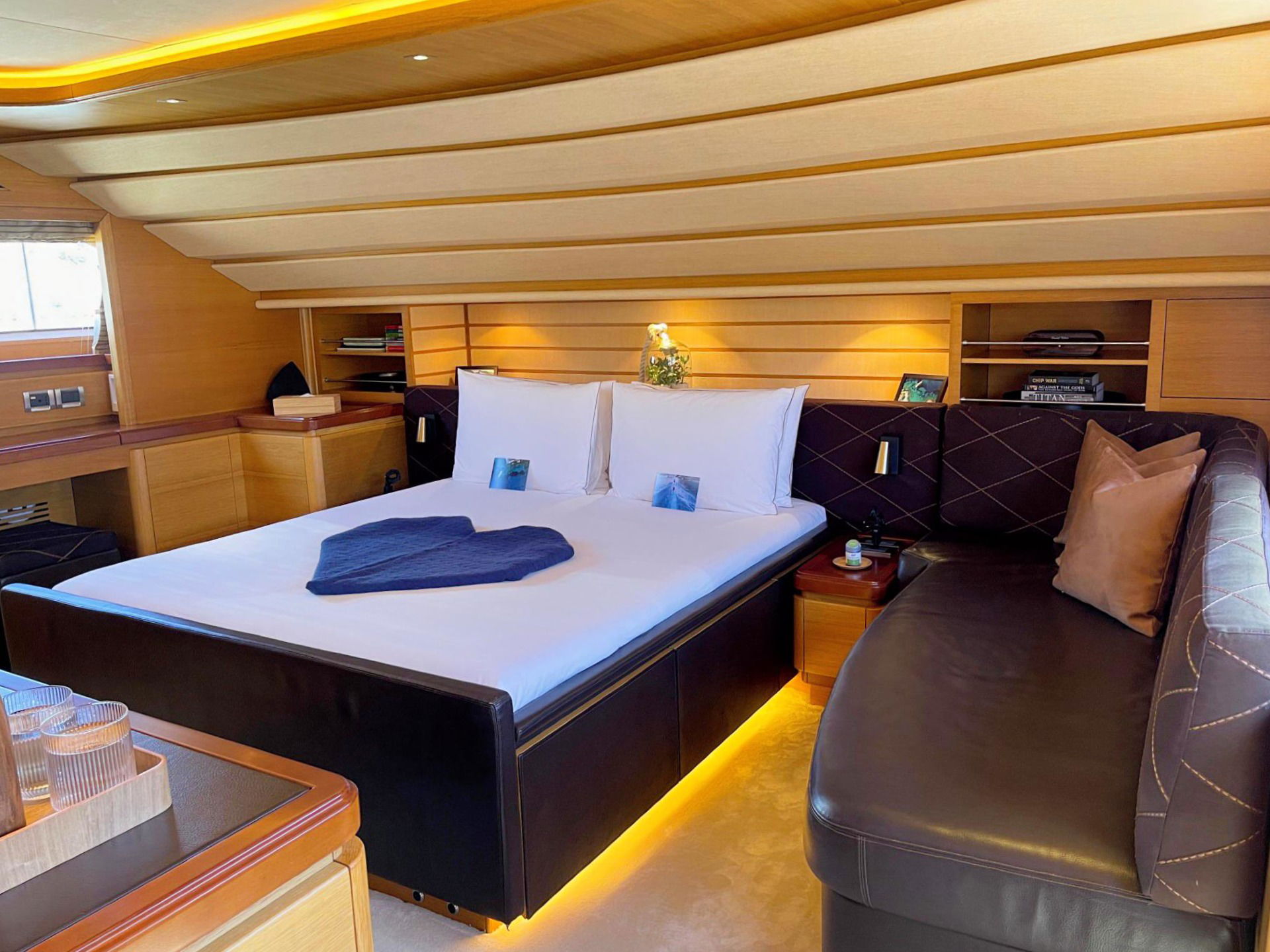 Ferretti Custom Line 97