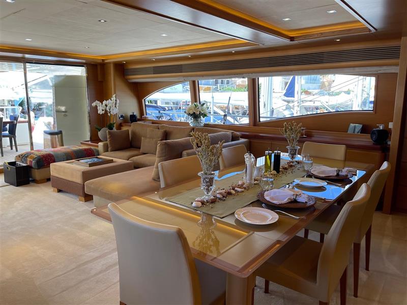 Ferretti Custom Line 97