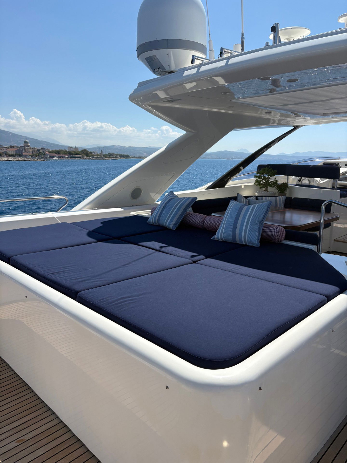 Ferretti Custom Line 97