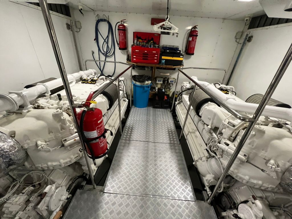 Ferretti Custom Line 97