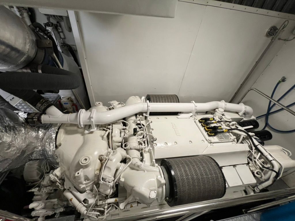 Ferretti Custom Line 97